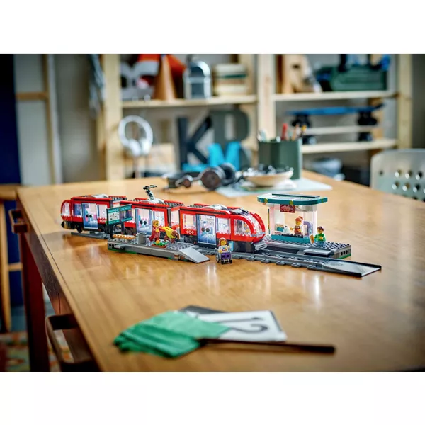 City 60423 Трамвай и остановка в центре города (Фото 12)