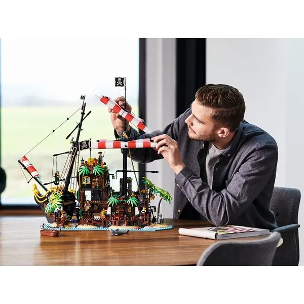 Ideas 21322 Пираты Залива Барракуды (Фото 3)