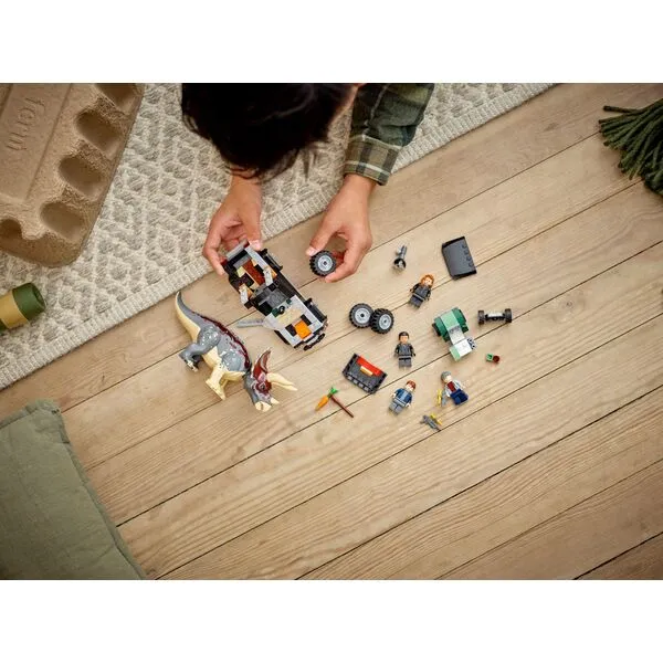 Jurassic World 76950 Нападение трицератопса на пикап (Фото 4)