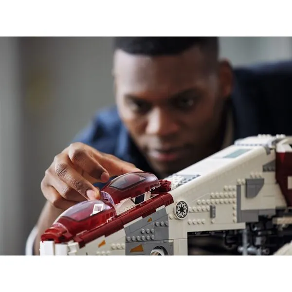 Star Wars 75309 Боевой корабль Республики (Фото 7)