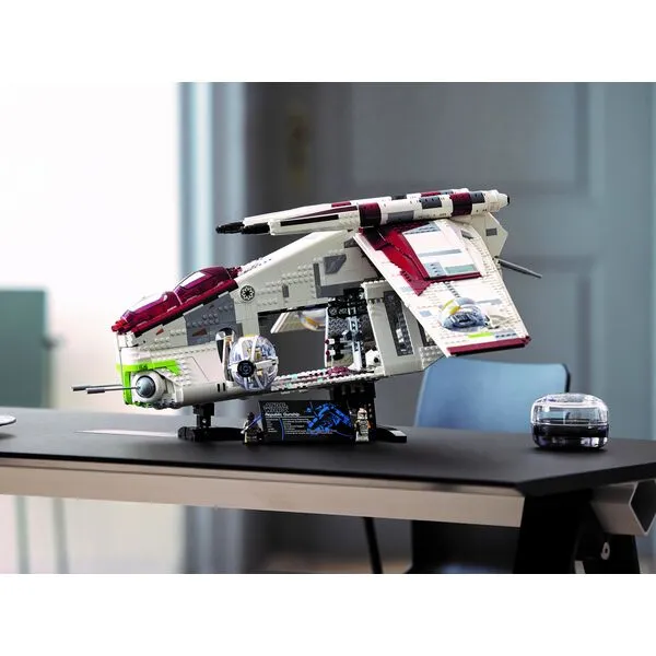 Star Wars 75309 Боевой корабль Республики (Фото 3)