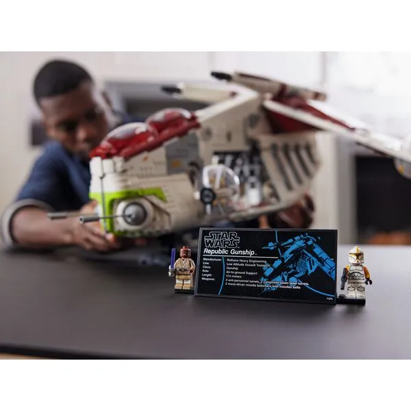 Star Wars 75309 Боевой корабль Республики (Фото 10)