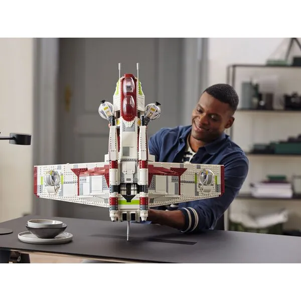 Star Wars 75309 Боевой корабль Республики (Фото 4)