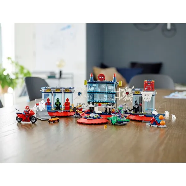 Super Heroes 76175 Нападение на мастерскую паука (Фото 5)