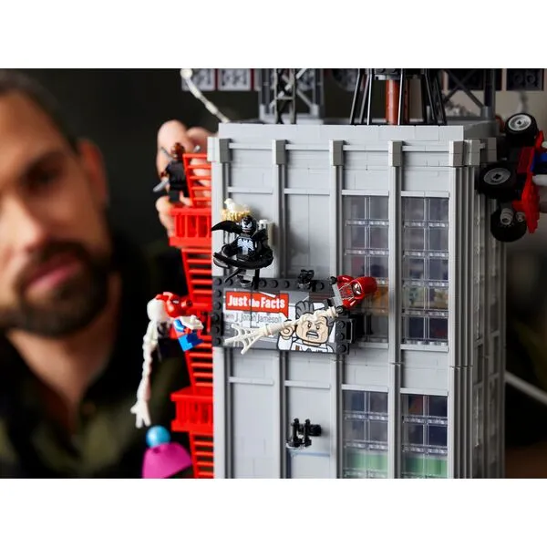 Super Heroes 76178 Редакция Дейли Бьюгл (Фото 11)