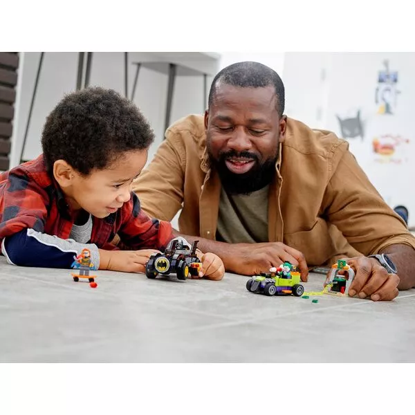 Super Heroes 76180 Бэтмен против Джокера: погоня на Бэтмобиле (Фото 3)