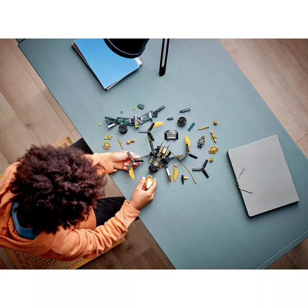 Super Heroes 76195 Дуэль дронов Человека-Паука (Фото 7)