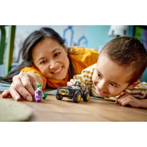 Super Heroes 76264 Бэтмобиль Погоня: Бэтмен против Джокера (Фото 3)