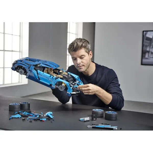 Technic 42083 Бугатти Широн (Фото 6)