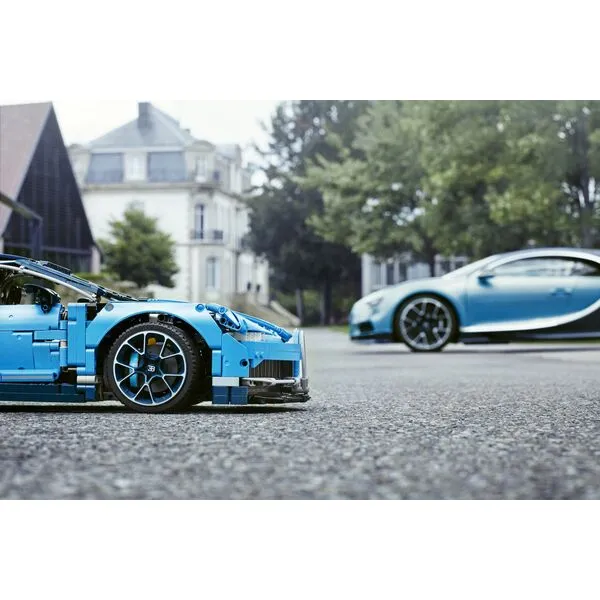 Technic 42083 Бугатти Широн (Фото 12)