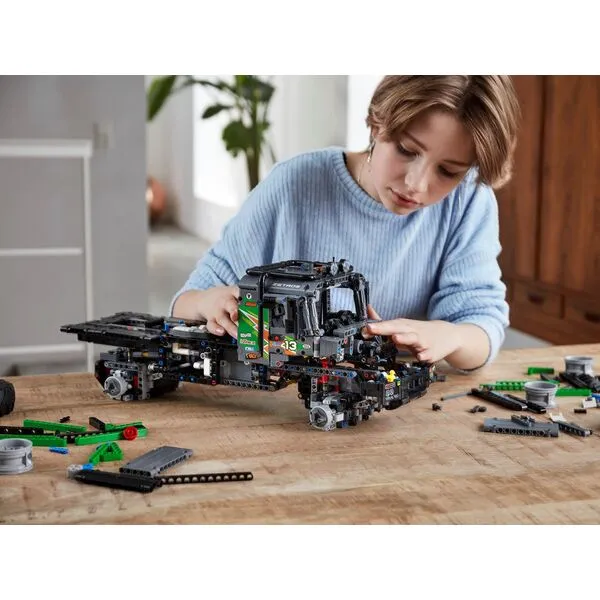 Technic 42129 Полноприводный грузовик-внедорожник Mercedes-Benz Zetros (Фото 3)