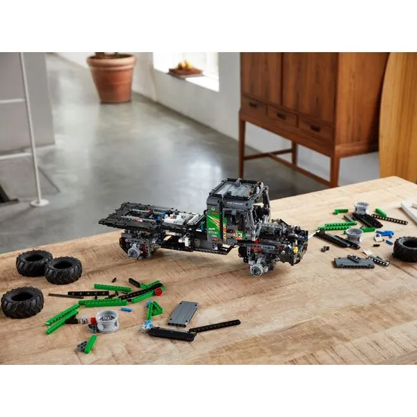 Technic 42129 Полноприводный грузовик-внедорожник Mercedes-Benz Zetros (Фото 4)