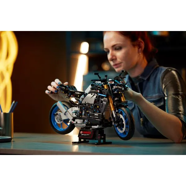 Technic 42159 Мотоцикл Yamaha MT-10 SP (Фото 3)