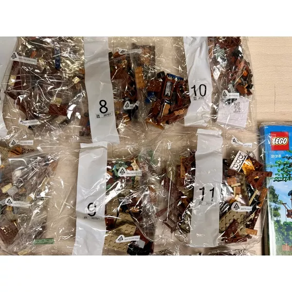 Уцененные наборы 21318-404 Дом на дереве (Фото 5)