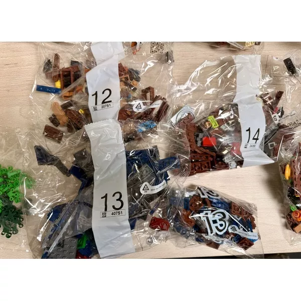 Уцененные наборы 21318-404 Дом на дереве (Фото 6)