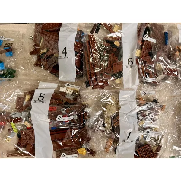 Уцененные наборы 21318-404 Дом на дереве (Фото 4)