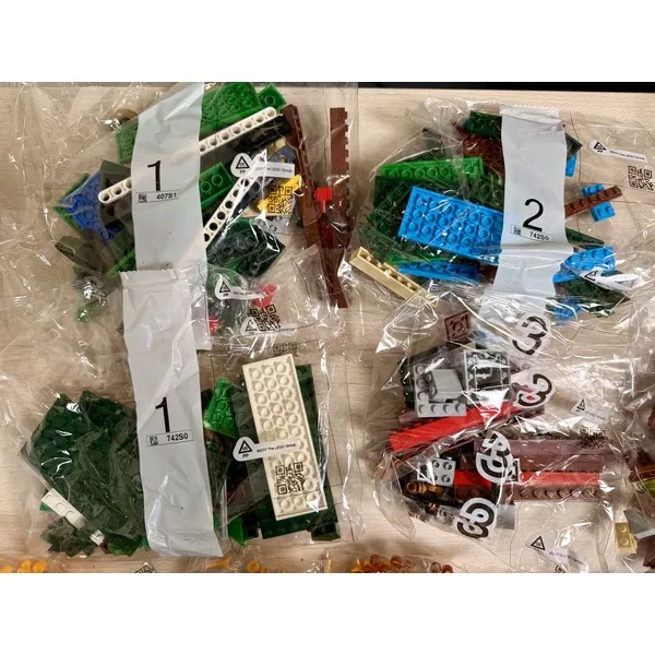 Уцененные наборы 21318-404 Дом на дереве (Фото 3)