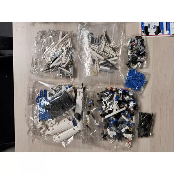 Уцененные наборы 42025-404 Грузовой самолёт (Фото 3)