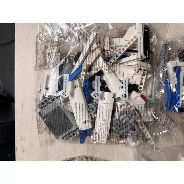 Уцененные наборы 42025-404 Грузовой самолёт (Фото 5)