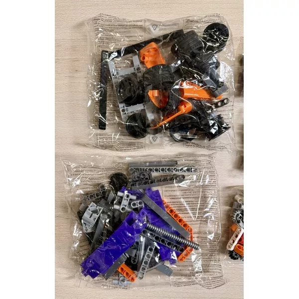 Уцененные наборы 42048-404 Гоночный карт (Фото 3)