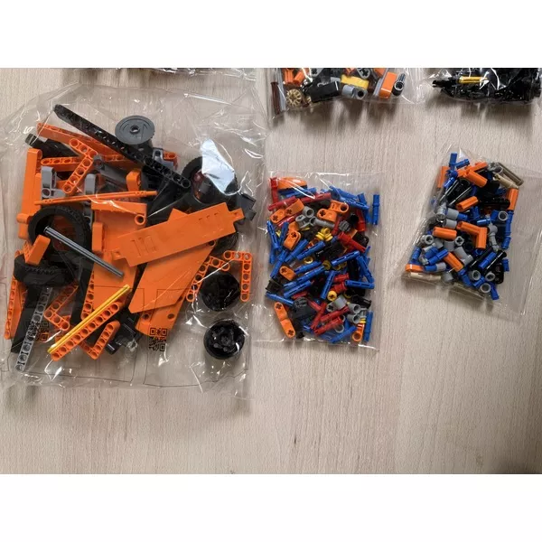 Уцененные наборы 42093-404 Шевроле Корветт ZR1 (Фото 3)