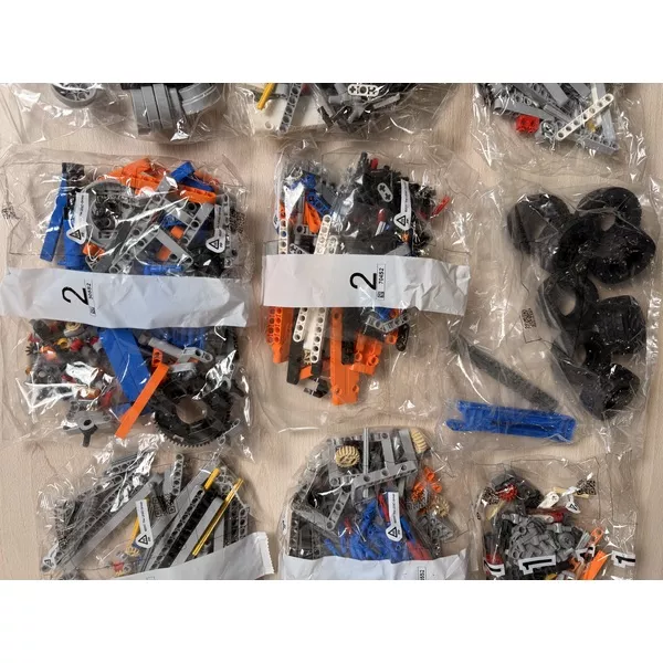 Уцененные наборы 42128-404 Грузовой эвакуатор (Фото 4)