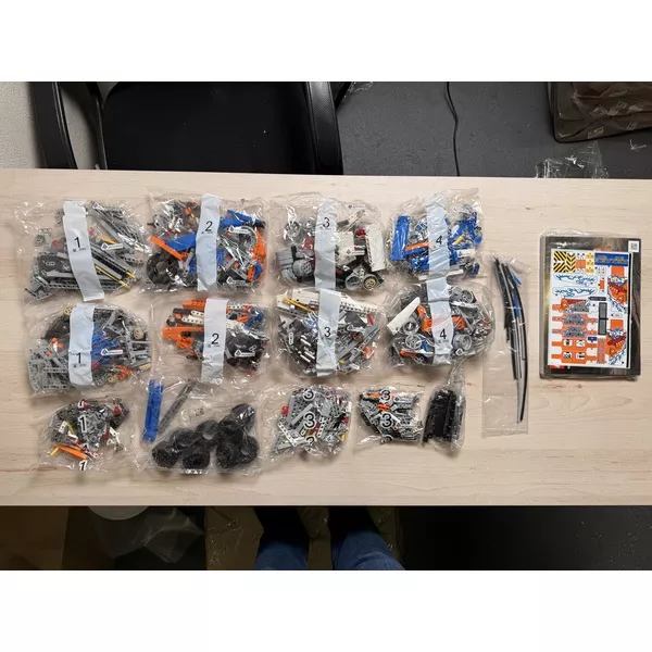 Уцененные наборы 42128-404 Грузовой эвакуатор (Фото 2)