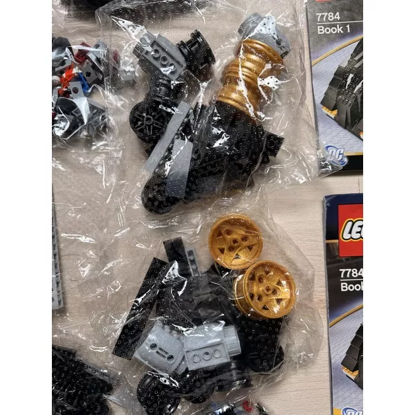 Уцененные наборы 7784-404 The Batmobile Ultimate Collectors Edition (Фото 6)