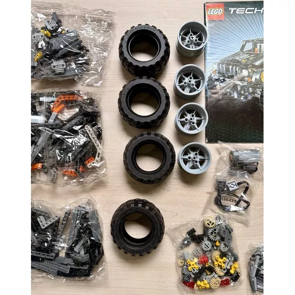 Уцененные наборы 8297-404 Внедорожник (Фото 8)